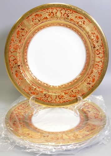 A De Lamerie Fine Bone China heavily gilded Robert Adam patterned set of three dinner plates and rimmed bowl