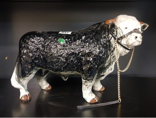 This Nelson Ceramic Butchers Display Bull found a hammer price of £150.