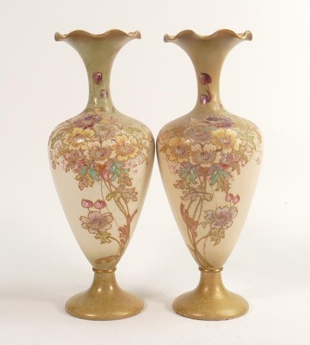 A pair of Rose & Curlique pattern vases 